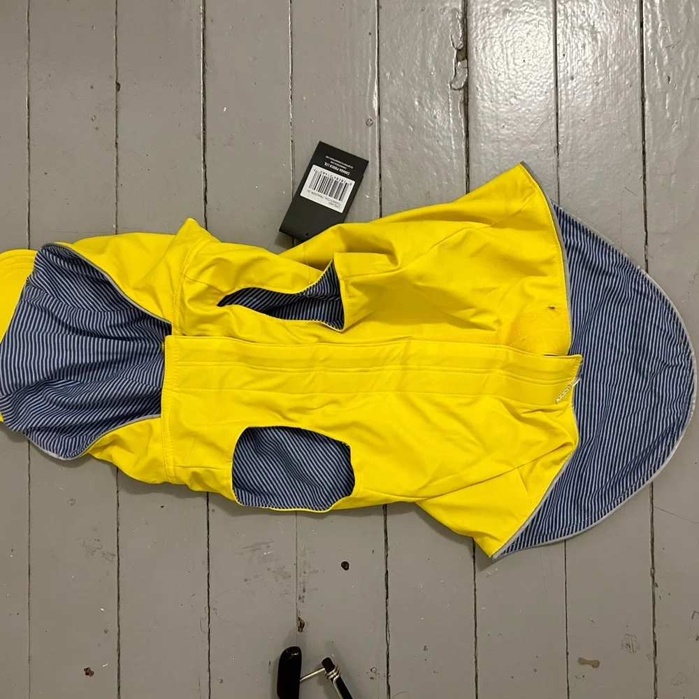 * NWT * Canada Pooch Torrential Tracker Dog Rain Jacket - Easy On